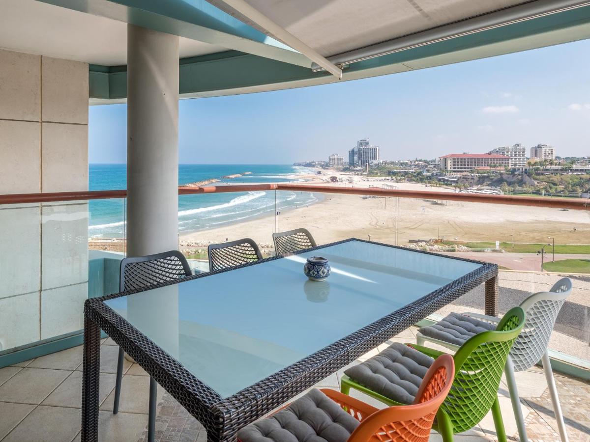 Front of Beach next Ritz Hotel - 3 Bedroom& 3 Bathroom Herzelia Exterior foto